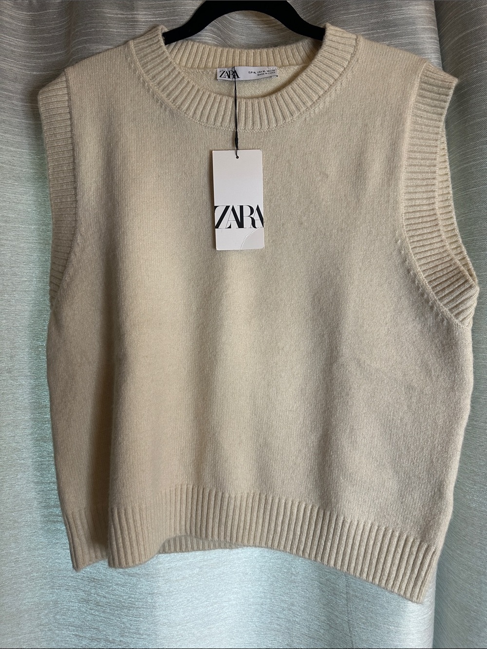 ZARA Cream Knit Sleeveless V-Neck Sweater Vest